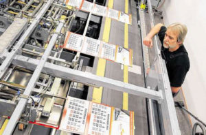 Der Weser Kurier besucht die Kalenderproduktion bei terminic